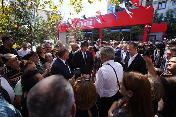 İstanbul genelindeki 19&rsquo;ncu Kent Lokantasını, Ataşehir&rsquo;de a&ccedil;tıklarını belirten Aslan, &ldquo;7