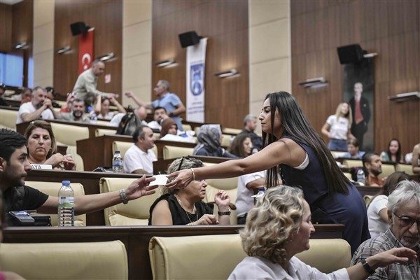 Ankara B&uuml;y&uuml;kşehir Belediyesi Konferans Salonu&rsquo;nda&nbsp; kantinci esnafının katıldığı bilgilendirme toplantısı