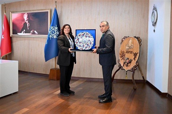 Aydın Adnan Menderes &Uuml;niversitesi Rekt&ouml;r&uuml; B&uuml;lent Kent,&nbsp;Aydın B&uuml;y&uuml;kşehir Belediye Başkanı
