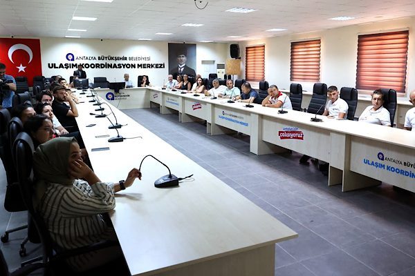 Antalya B&uuml;y&uuml;kşehir Belediyesi Engelsiz Hizmet Komisyonu tarafından , engelli vatandaşların