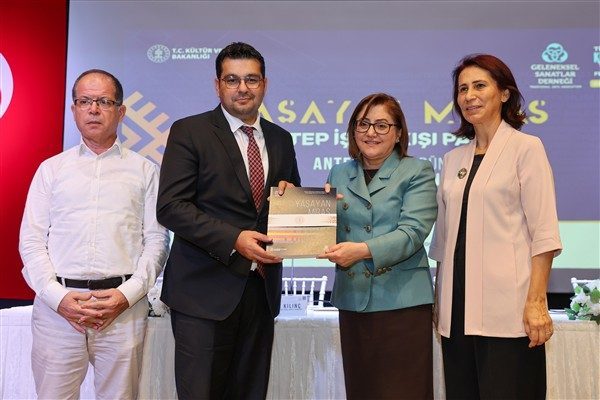 Gaziantep B&uuml;y&uuml;kşehir Belediyesi ile Geleneksel Sanatlar Derneği iş birliğinde d&uuml;zenlenen