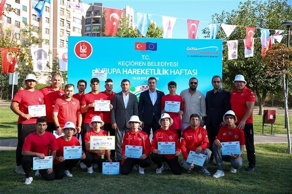 Vatandaşlar etkinlik alanında masa tenisi, basketbol, langırt ve dart gibi