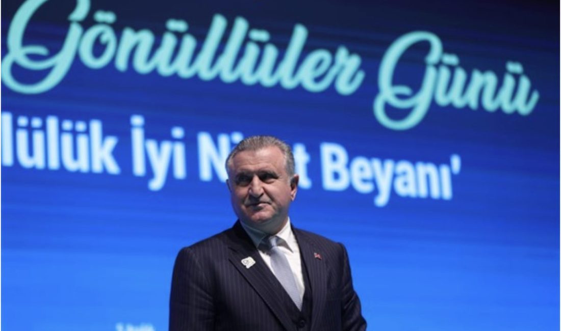 Gen&ccedil;lik ve Spor Bakanı Osman Aşkın Bak, B&uuml;şra Işıldar&rsquo;ın İngiltere&rsquo;de