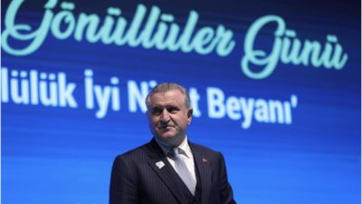 Gen&ccedil;lik ve Spor Bakanı Osman Aşkın Bak, B&uuml;şra Işıldar&rsquo;ın İngiltere&rsquo;de