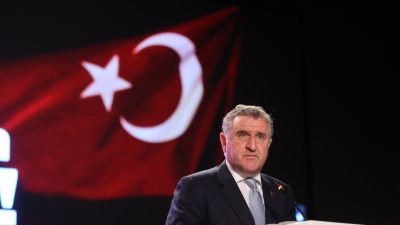 Gen&ccedil;lik ve Spor Bakanı Bak, &Ouml;zbekistan'ın Semerkant kentinde devam eden