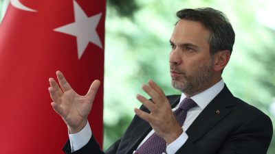 Enerji ve Tabii Kaynaklar Bakanı Bayraktar, Chevron Eurasia Başkanı Derek