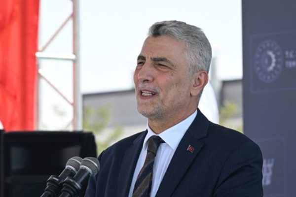 Ticaret Bakanı &Ouml;mer Bolat,&nbsp;İstanbul&rsquo;da &ldquo;Yapay Zeka &Ccedil;ağında E-Ticaretin Geleceği&rdquo; başlığıyla