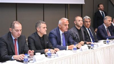Toplantıda İstanbul&rsquo;un k&uuml;lt&uuml;r-sanat ve turizm vizyonuna dair değerlendirmeler yapılırken, kentin