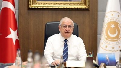 Milli Savunma Bakanı G&uuml;ler, beraberinde Genelkurmay Başkanı Orgeneral Sel&ccedil;uk Bayraktaroğlu
