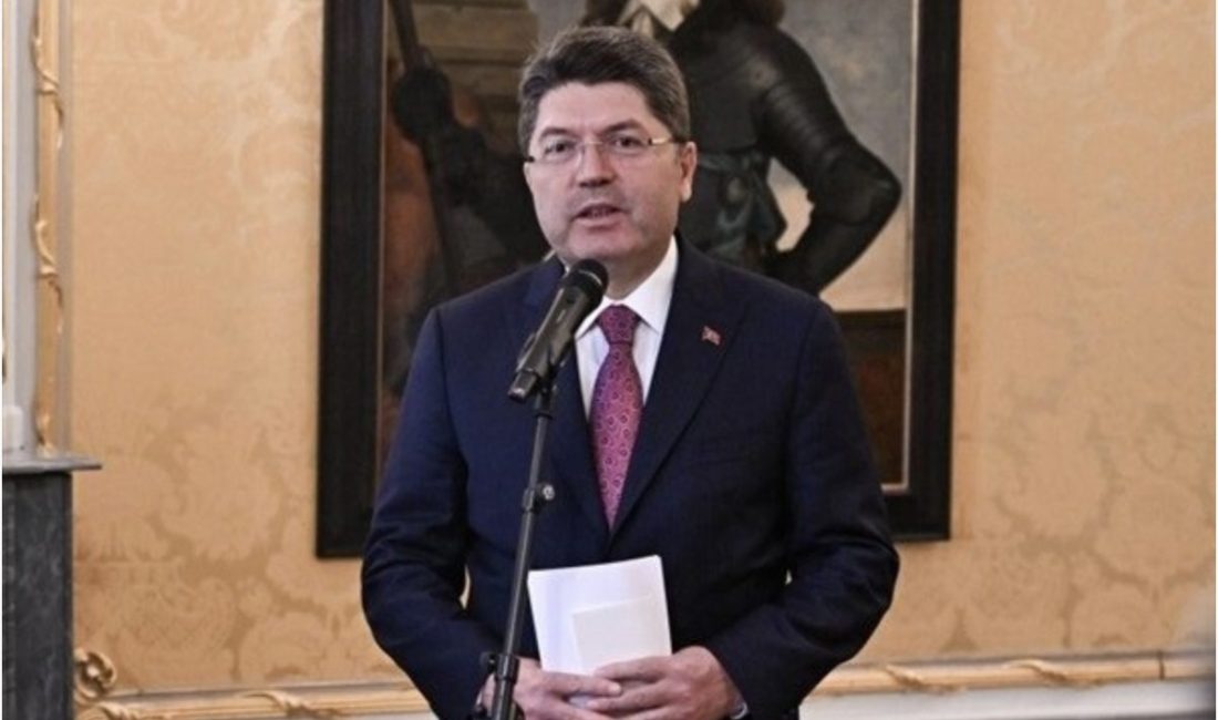 Adalet Bakanı Yılmaz Tun&ccedil;, T&uuml;rkiye Noterler Birliği Başkanı Ahmet Alıcı