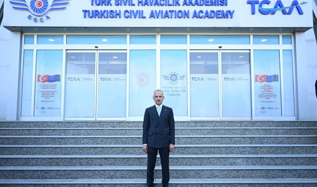 Ulaştırma ve Altyapı Bakanı Uraloğlu, AK Parti&nbsp;Tunceli İl Başkanlığı'nda d&uuml;zenlenen