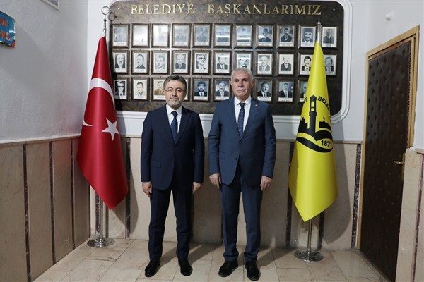 Bayburt Belediye Başkanı Mete Memiş, Belediye Başkan Yardımcıları Nesimuttin Sel&ccedil;uk