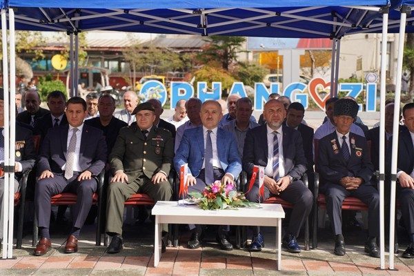 Buluşmaya Başkan Aydın&rsquo;ın yanı sıra İl&ccedil;e Kaymakamı Zafer Karamehmetoğlu, Cumhuriyet