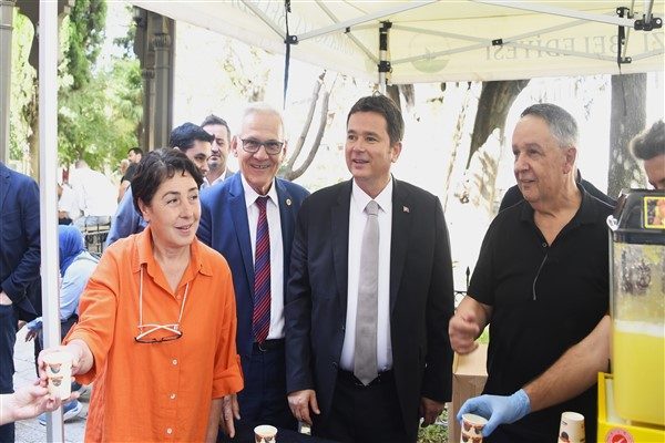 Başkan Aydın, bu hafta Muradiye Mahallesi&rsquo;ni ziyaret etti. Muradiye Cami