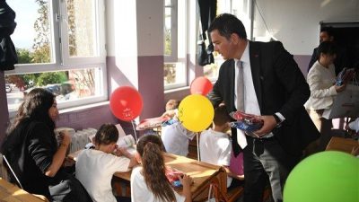 Osmangazi Belediye Başkanı Aydın, 2025-2026 Eğitim &Ouml;ğretim Yılı&rsquo;nın ilk g&uuml;n&uuml;nde