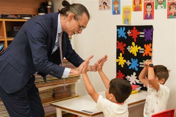 Etimesgut&rsquo;ta da &ccedil;alan ilk zilin coşkusu ve heyecanı yaşandı. Etimesgut