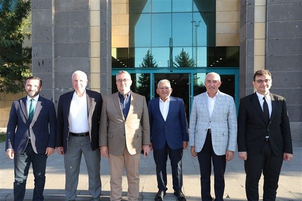 Kayseri B&uuml;y&uuml;kşehir Belediye Başkanı Memduh B&uuml;y&uuml;kkılı&ccedil;, Ulaşım A.Ş.&rsquo;yi ziyaret ederek