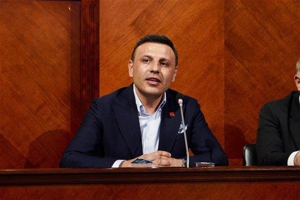 &Ccedil;elik bazı sanat&ccedil;ı ve m&uuml;zisyenlerin sosyal medya &uuml;zerinden hedef g&ouml;sterilmesi