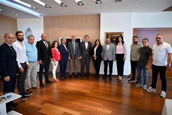 Ziyarette Erdem, T&uuml;tenk, Sarıbaş, &Ouml;zmen ve beraberlerindeki heyet, &Ccedil;er&ccedil;ioğlu'nu Aydın'da