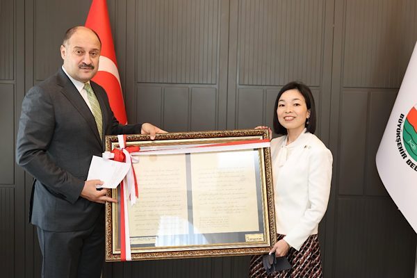 Şanlıurfa B&uuml;y&uuml;kşehir Belediye Başkanı Mehmet Kasım G&uuml;lpınar, Şanlıurfa&rsquo;ya ziyarette bulunan