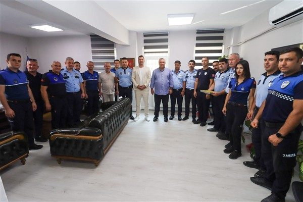 Başkan G&uuml;rel ve Tutuğ, zabıta personeliyle bir araya gelerek haftalarını