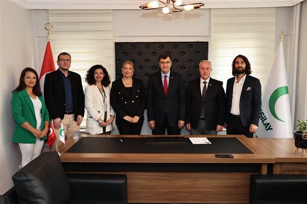 Yeşilay&rsquo;ın K&uuml;tahya'da y&uuml;r&uuml;tt&uuml;ğ&uuml; bağımlılıkla m&uuml;cadele, gen&ccedil;leri ve toplumu bilin&ccedil;lendirme &ccedil;alışmaları