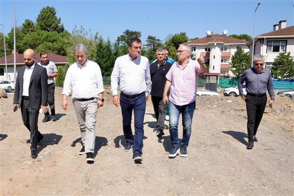 Hastane Başhekimi Uzm. Dr. Mehmet Korkmaz ve hastane y&ouml;neticilerinin de