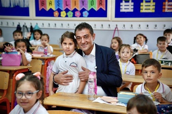 Namık Kemal İlkokulu&rsquo;nda yapılan t&ouml;rende konuşan Başkan K&ouml;se, okulların sadece
