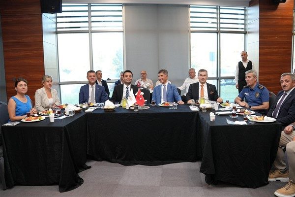&Ccedil;orlu Kaymakamı Niyazi Erten, &Ccedil;orlu TSO Başkanı İzzet Volkan, &Ccedil;orlu