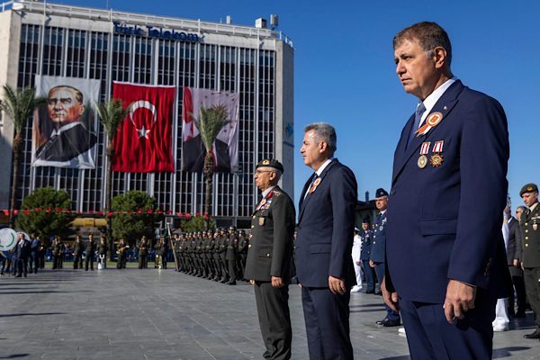 İzmir B&uuml;y&uuml;kşehir Belediye Başkanı Dr. Cemil Tugay, 19 Eyl&uuml;l Gaziler