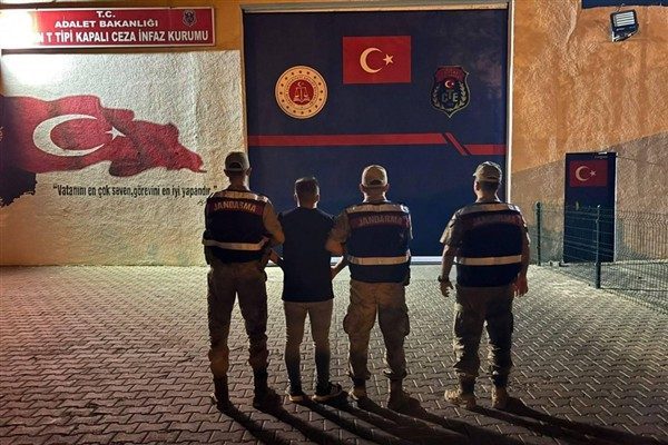 Batman İl Jandarma Komutanlığınca aranan şahısların yakalanmasına y&ouml;nelik yapılan &ccedil;alışma