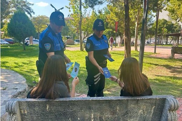 Batman İl Emniyet M&uuml;d&uuml;rl&uuml;ğ&uuml; Toplum Destekli Polislik Şube M&uuml;d&uuml;rl&uuml;ğ&uuml; ekipleri,