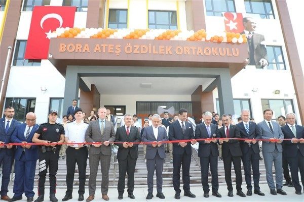 İlk&ouml;ğretim haftası kutlamaları ve okulun a&ccedil;ılış t&ouml;reni Bursa Valisi Erol