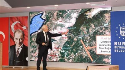 Bursa B&uuml;y&uuml;kşehir Belediyesi Ana Hizmet Binası&rsquo;ndaki toplantıya, CHP Bursa Milletvekilleri