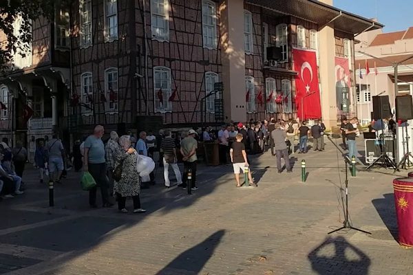 Bursa&rsquo;da Yunan işgalinin sona ermesinin 103. yılı kutlamalarında, T&uuml;rkiye Muharip