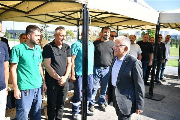 Kayseri B&uuml;y&uuml;kşehir Belediye Başkanı B&uuml;y&uuml;kkılı&ccedil;, &ccedil;evre d&uuml;zenlemeleri, peyzaj &ccedil;alışmaları ve