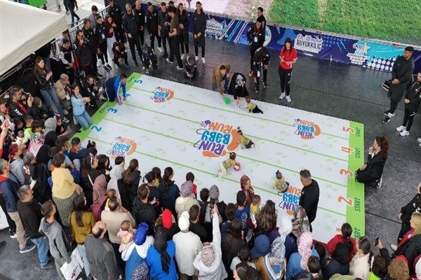 Kayseri B&uuml;y&uuml;kşehir Belediyesi, sporu yaşam k&uuml;lt&uuml;r&uuml; haline getirmek amacıyla d&uuml;zenlediği