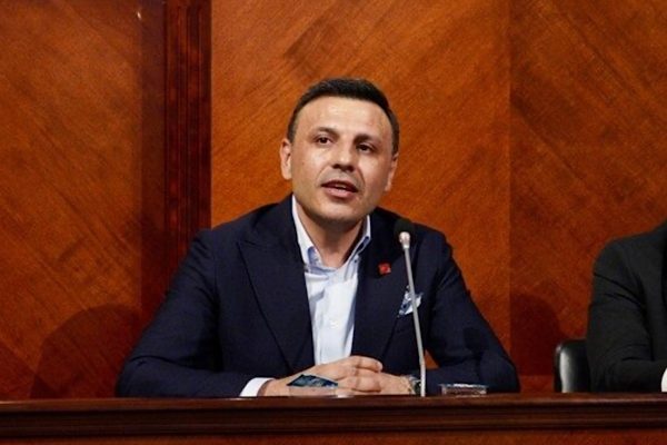 CHP İstanbul İl Başkanı &Ouml;zg&uuml;r &Ccedil;elik, a&ccedil;ıklamasında "T&uuml;rkiye siyasi tarihinin