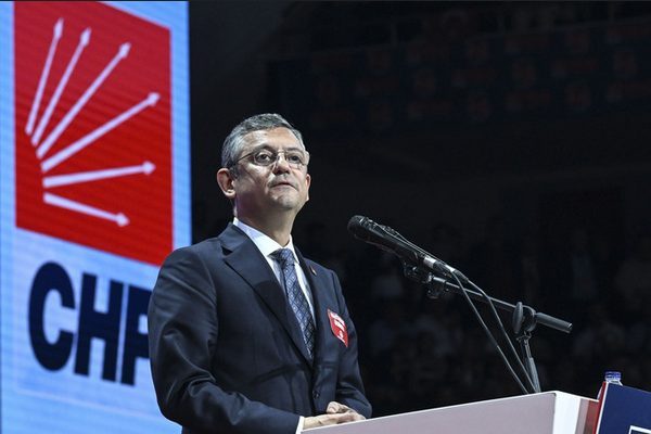 CHP Genel Başkanı &Ouml;zel, Manisa B&uuml;y&uuml;kşehir Belediyesi&rsquo;nin fuar salonunda d&uuml;zenlenen