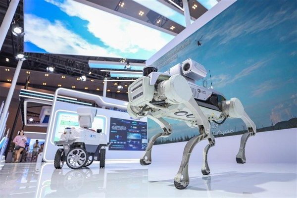 &Ccedil;in'de 2020-2025 yılları arasında yapay zeka şirketlerinin sayısının &uuml;&ccedil; kattan
