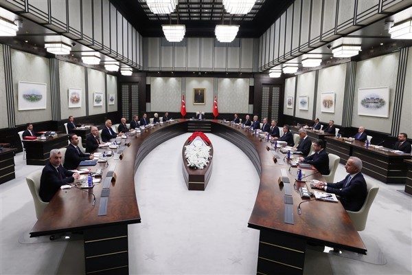Cumhurbaşkanlığı Kabinesi, Cumhurbaşkanı Erdoğan&rsquo;ın başkanlığında Ahlat Cumhurbaşkanlığı K&uuml;lliyesi'nde toplandı. Hibya