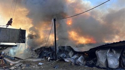 Kısa s&uuml;rede b&uuml;y&uuml;yen yangına itfaiye ve ilgili birimler m&uuml;dahale etti.