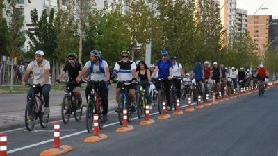 Etkinlik, Kayapınar il&ccedil;esi Mezopotamya Bulvarı'nda d&uuml;zenlendi. Programda konuşan B&uuml;y&uuml;kşehir Belediyesi