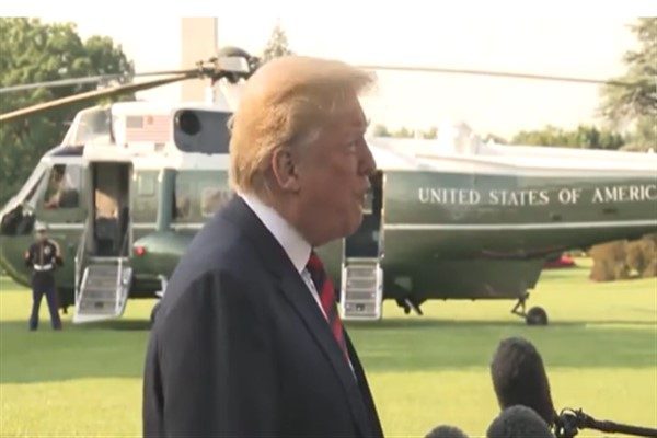 Trump ve eşi Melania Trump, Perşembe akşamı Marine One u&ccedil;ağındaydı.