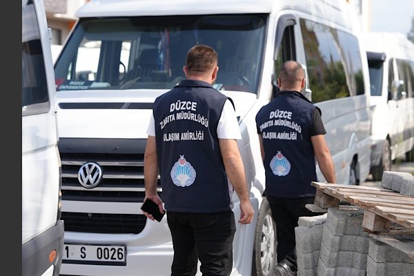 D&uuml;zce Belediyesi Zabıta M&uuml;d&uuml;rl&uuml;ğ&uuml; ekipleri, İl Emniyet M&uuml;d&uuml;rl&uuml;ğ&uuml; Trafik Şube