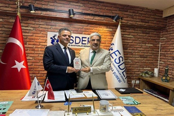 Toplantının a&ccedil;ılış konuşmasını yapan ESDER Bursa Şube Başkanı İbrahim &Ouml;zacar,