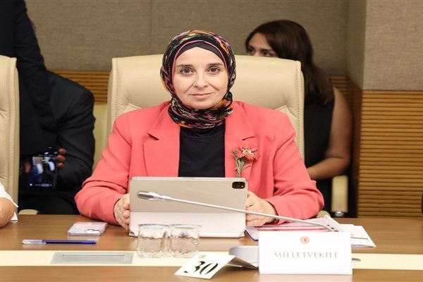İstanbul Milletvekili ve DEVA Partisi Genel Başkan Yardımcısı Elif Esen,&nbsp;Down