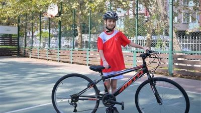 Esenyurt Belediyesi, Kış Spor Okulları kapsamında 7-14 yaş grubu &ccedil;ocuklara