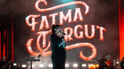 Fatma Turgut, Festival Park&rsquo;ta hayranıyla bir araya geldi. Sanat&ccedil;ının sevilen
