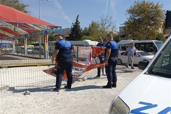 Belediyeden yapılan bilgilendirmeye g&ouml;re, kamusal alanlara izinsiz şekilde asılan bez